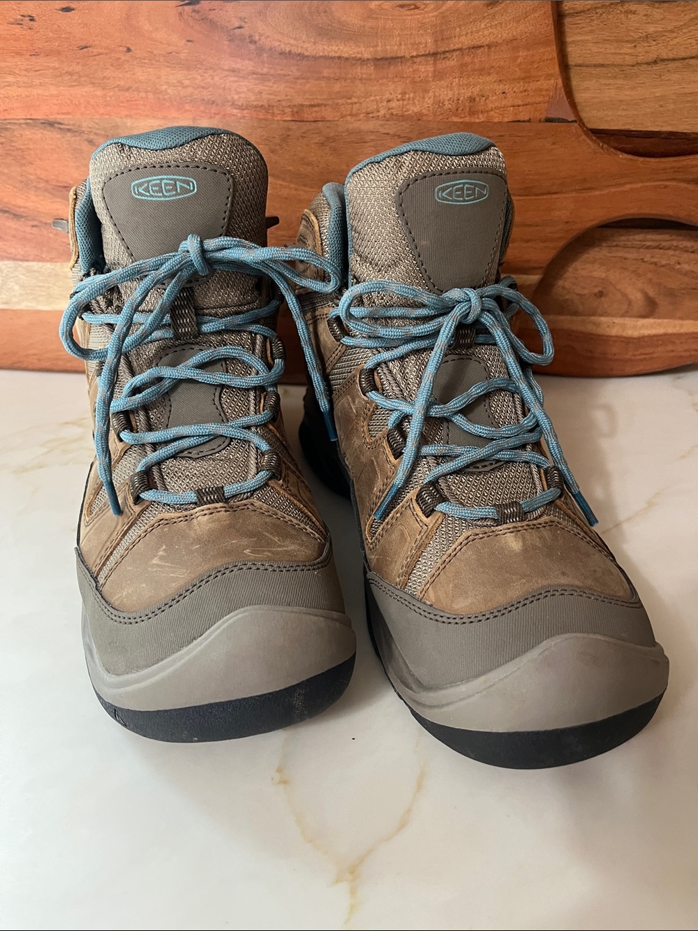 Keen Women’s Circadia Mid Waterproof Hiking boot size 9 excellent condition